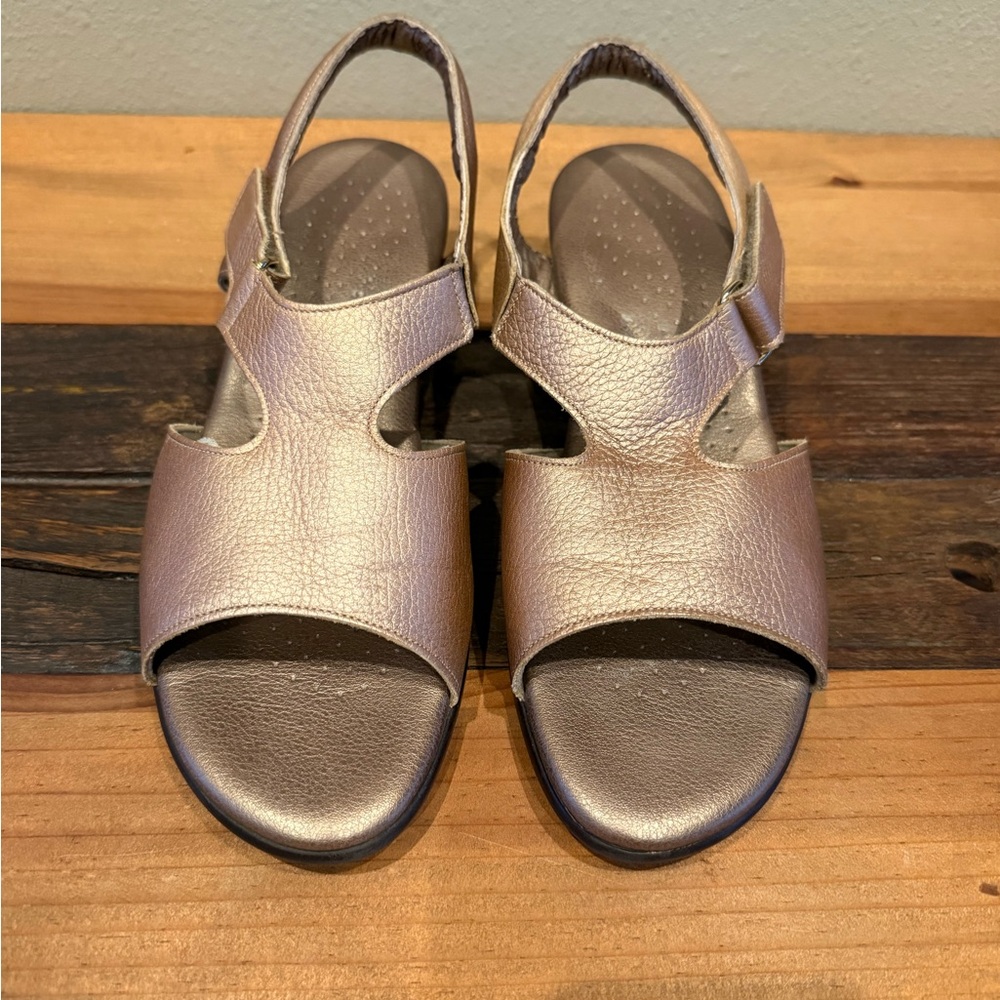 Women's Gold SAS Suntimer Heeled Sandals w/ Tripad Comfort Footbed size 9.5